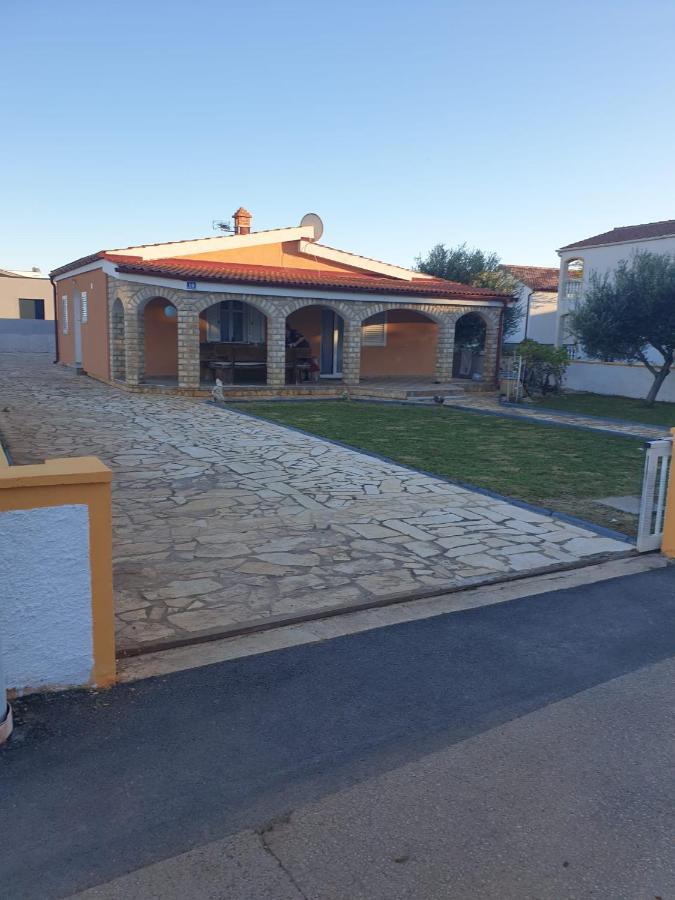 Studio Apartman I Mali Apartman Vir Εξωτερικό φωτογραφία
