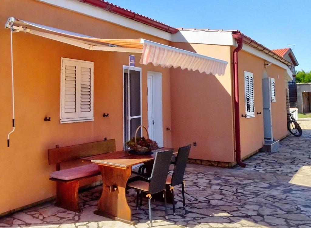 Studio Apartman I Mali Apartman Vir Εξωτερικό φωτογραφία