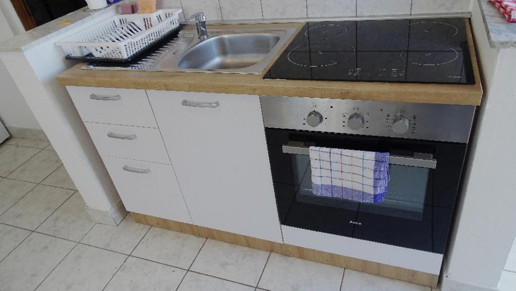 Studio Apartman I Mali Apartman Vir Εξωτερικό φωτογραφία
